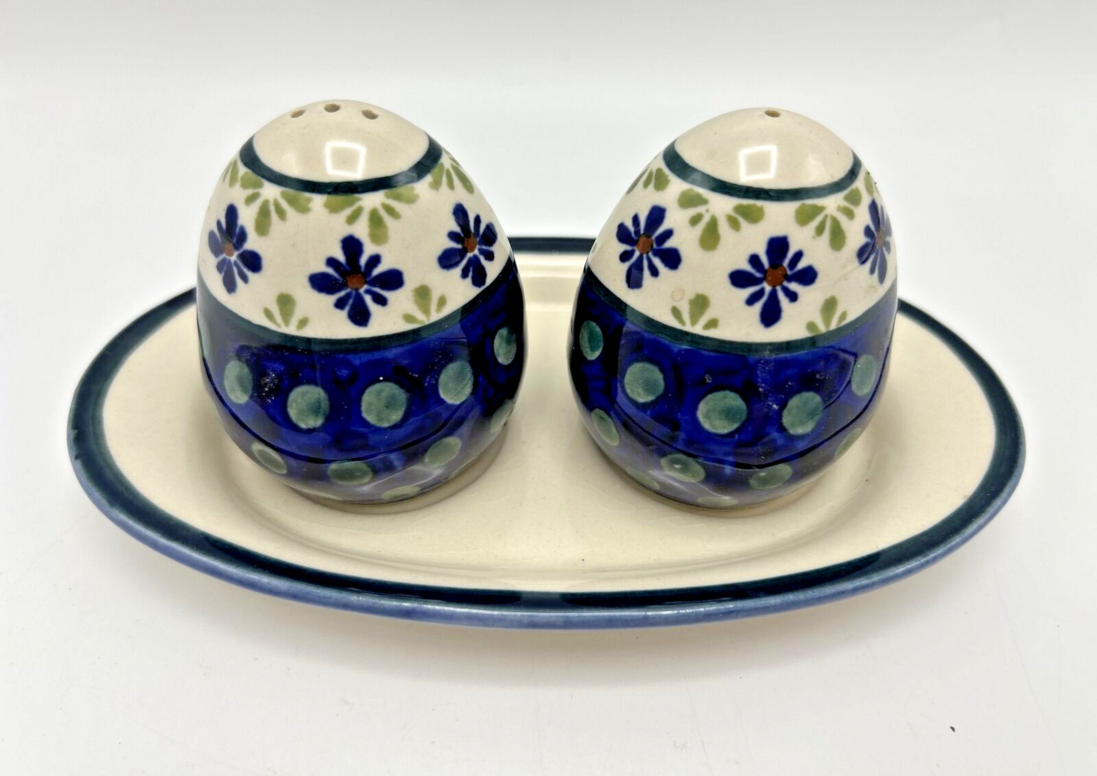 Boleslawiec Polish Pottery Salt and Pepper Shakers Underplate Floral Dots Blue