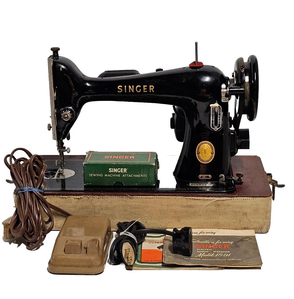 VTG 1954 Singer 15-91 Electric Sewing Machine w/Attachments Zigzagger & Case