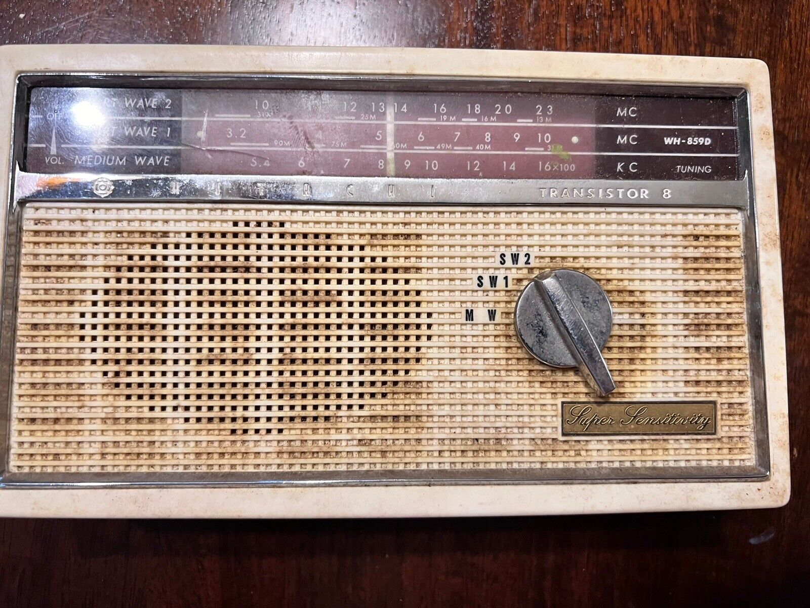 Vintage Hitachi Transistor 8 Radio with Leather Case