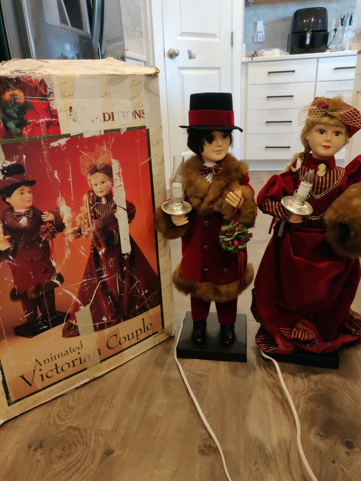 1990s TRADITIONS Animated Victorian Couple Lighted 26 Inches christmas NEED BULB