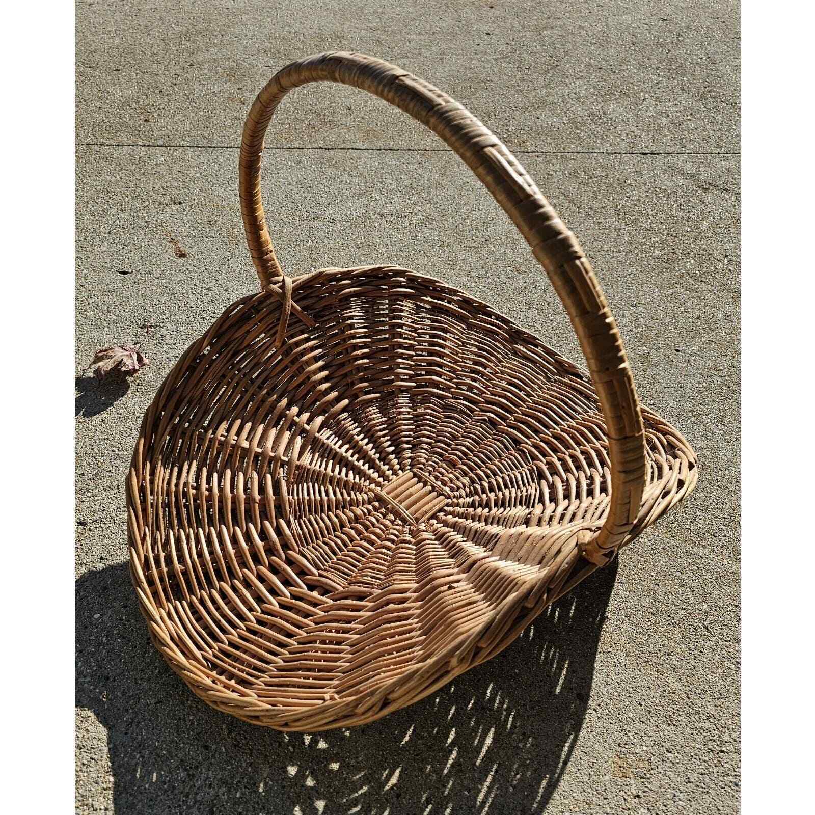 Large Wicker Woven Gathering Basket Herb Flower Round Handle 18.5”x 15.5”x 13.5”