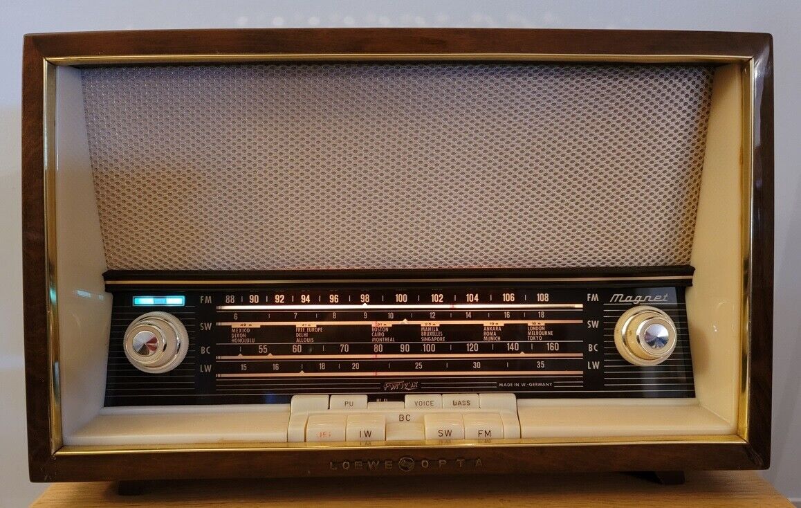 Meticulously Restored  Antique Vacuum Tube Radio: Loewe Opta Magnet 06731W