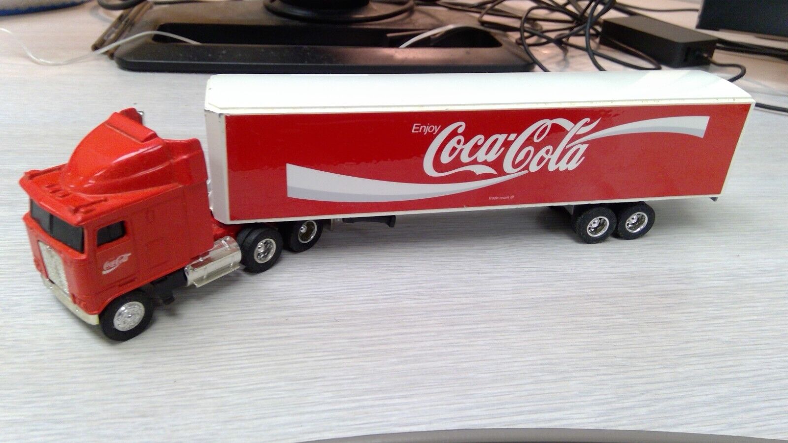 1/64 Ertl Coca-Cola Tractor-Trailer