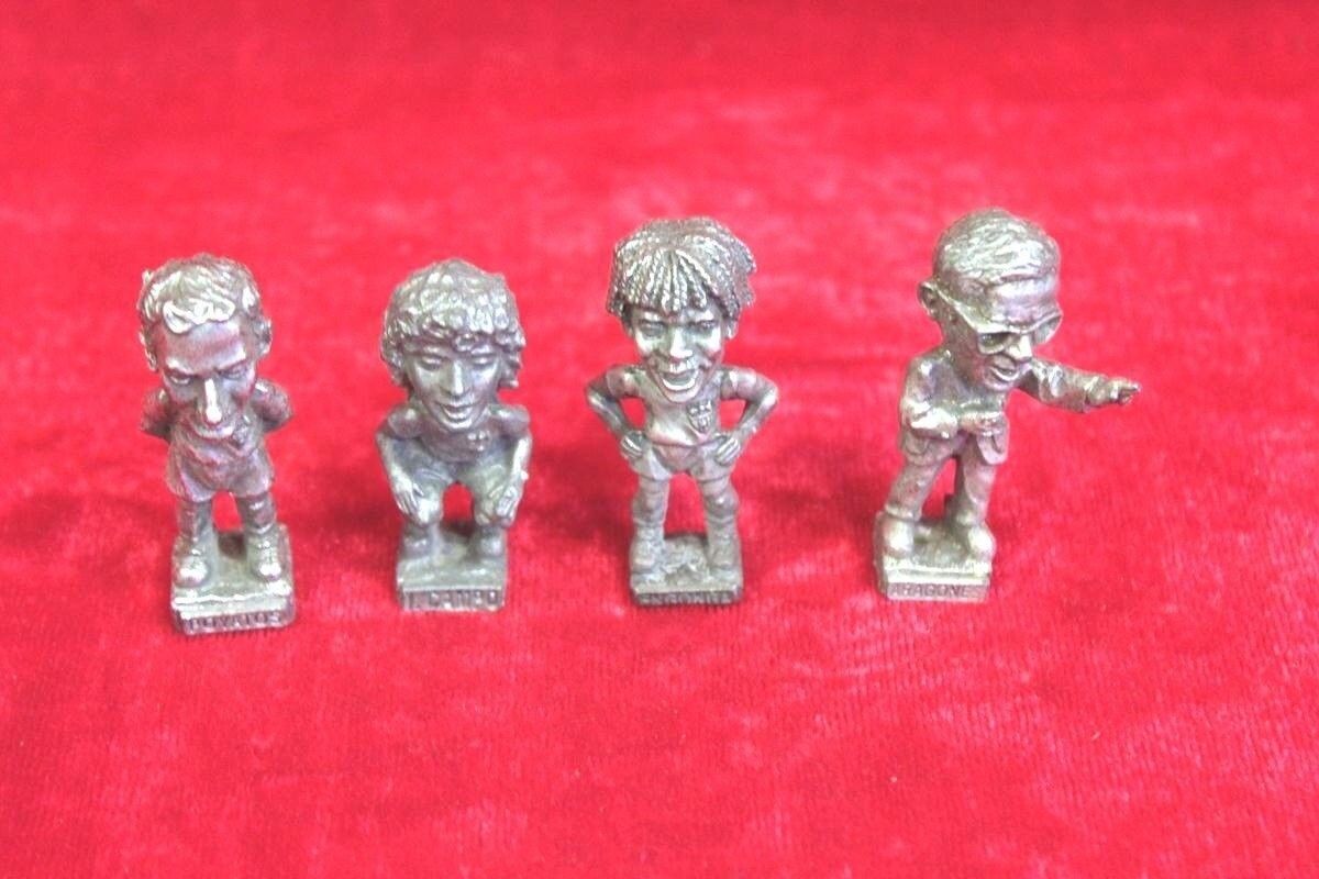 OLD VINTAGE 4PC BRASS FOOTBALL PLAYER ANTIQUE HOME DECORATIVE COLLECTIBLE PO32