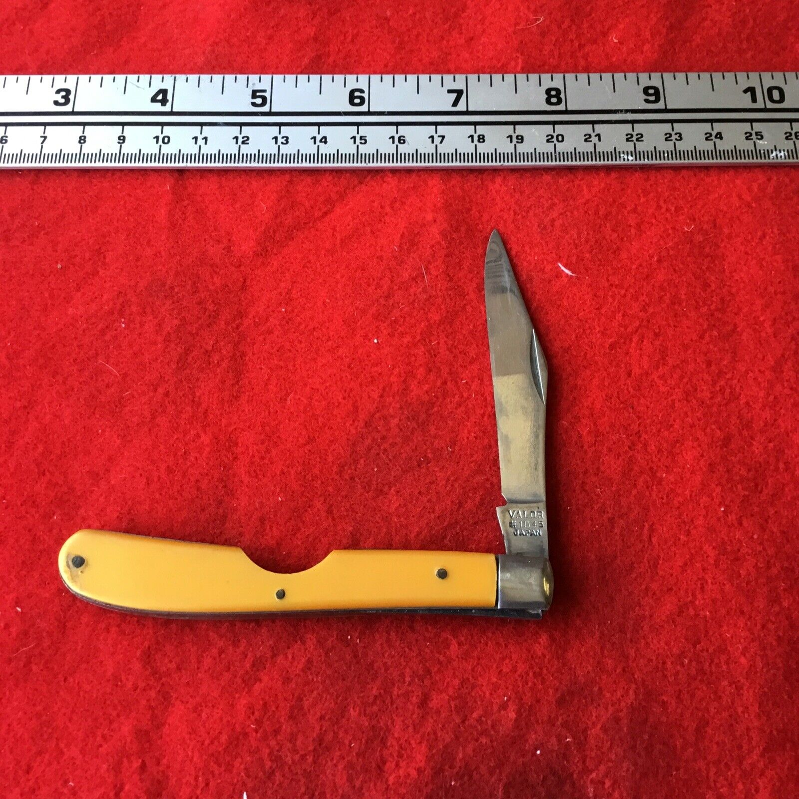 Vtg VALOR 11145 Easy Open Slimline Trapper Knife yellow sharp good snap