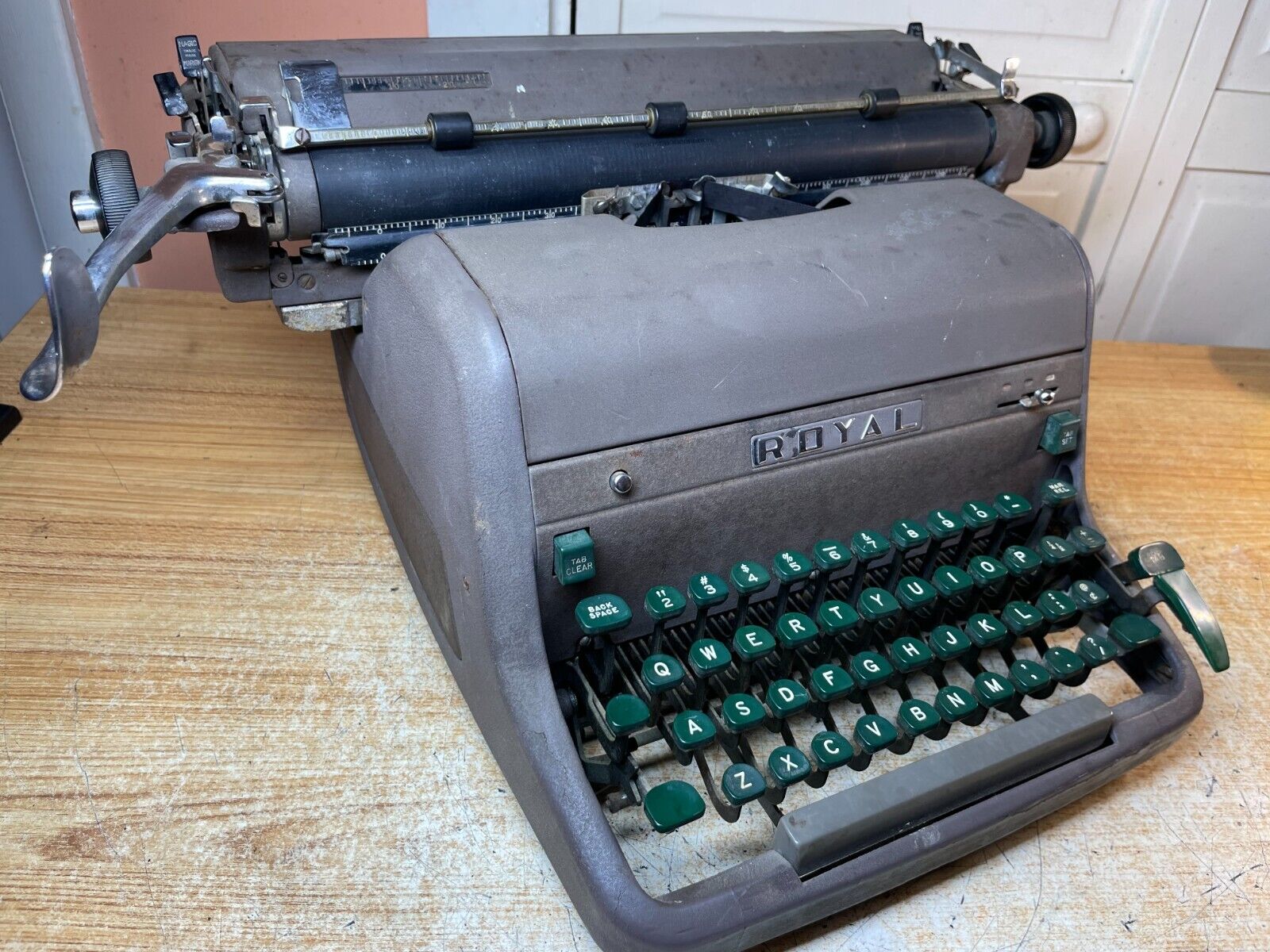 1953 Royal HHP Working Vintage Wide Carriage Typewriter w New Ink (PICA)