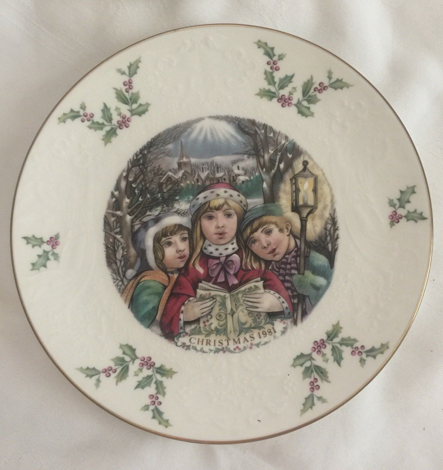 Vintage Royal Doulton 1981 Christmas Plate Porcelain Children Caroling Mistletoe