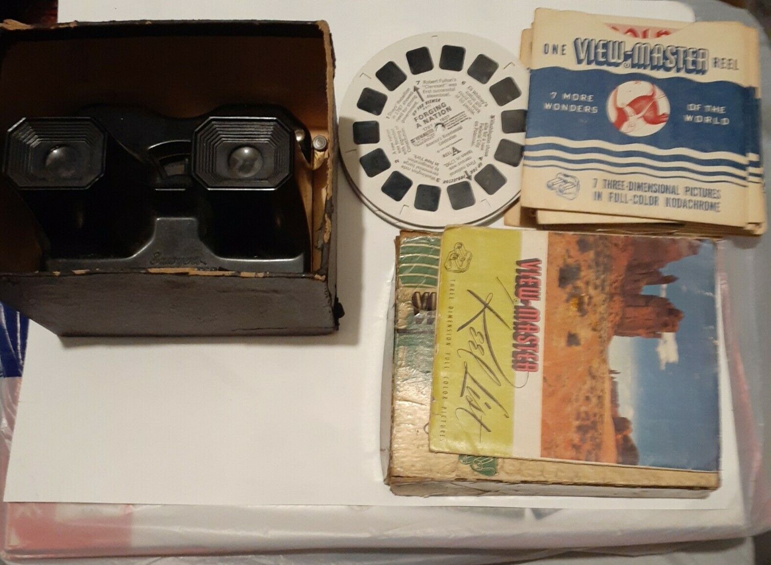 VTG Sawyers View Master Stereoscope Bakelite with many old reels...READ