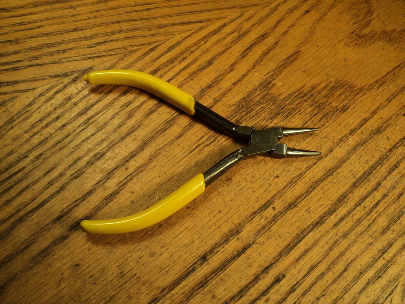 Vintage Tapered Nose  Pliers Tool - 4-5/8\