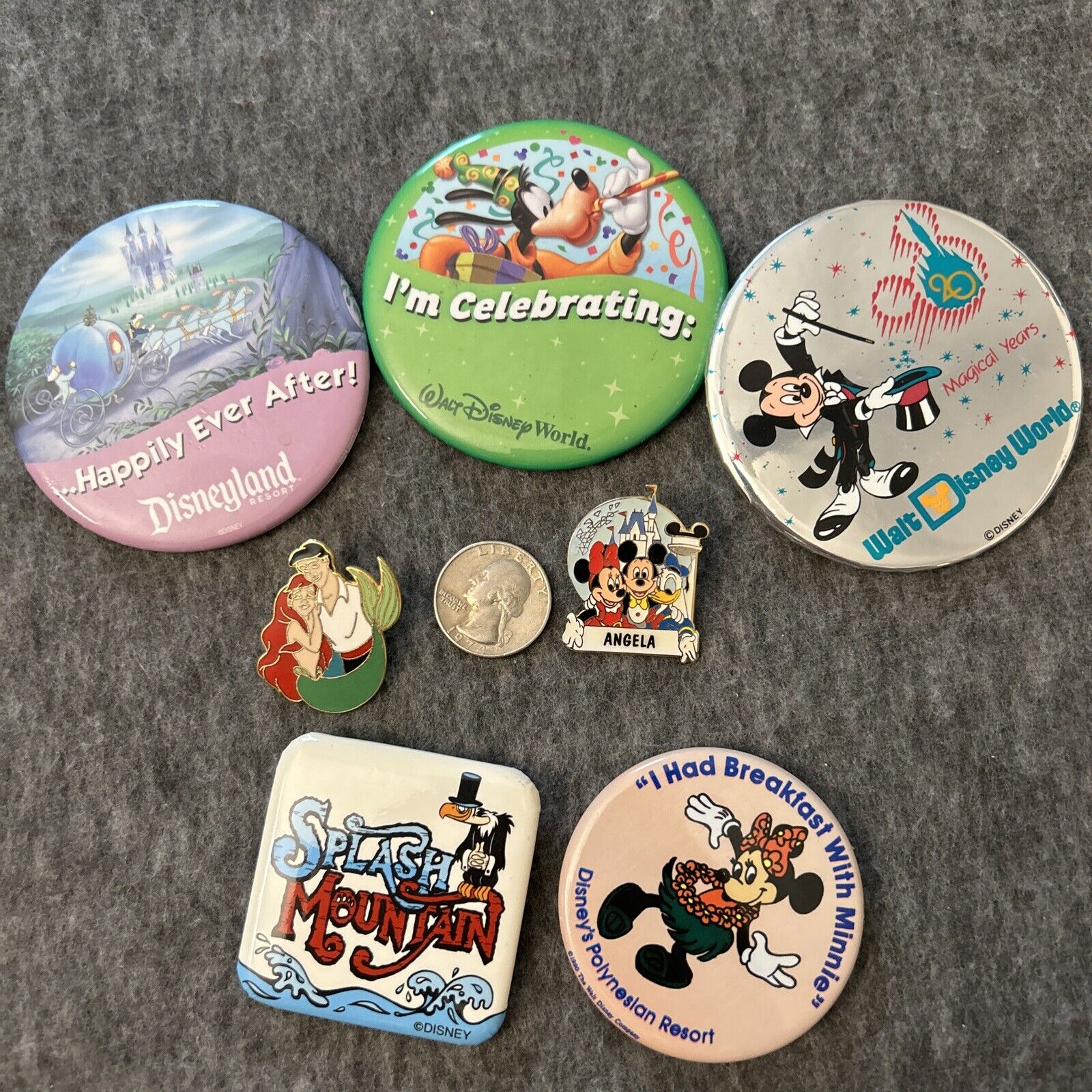 Lot Of 7 Disney Splash Mountain, Polynesian Etc.. Pinback Buttons And Lapel Pins