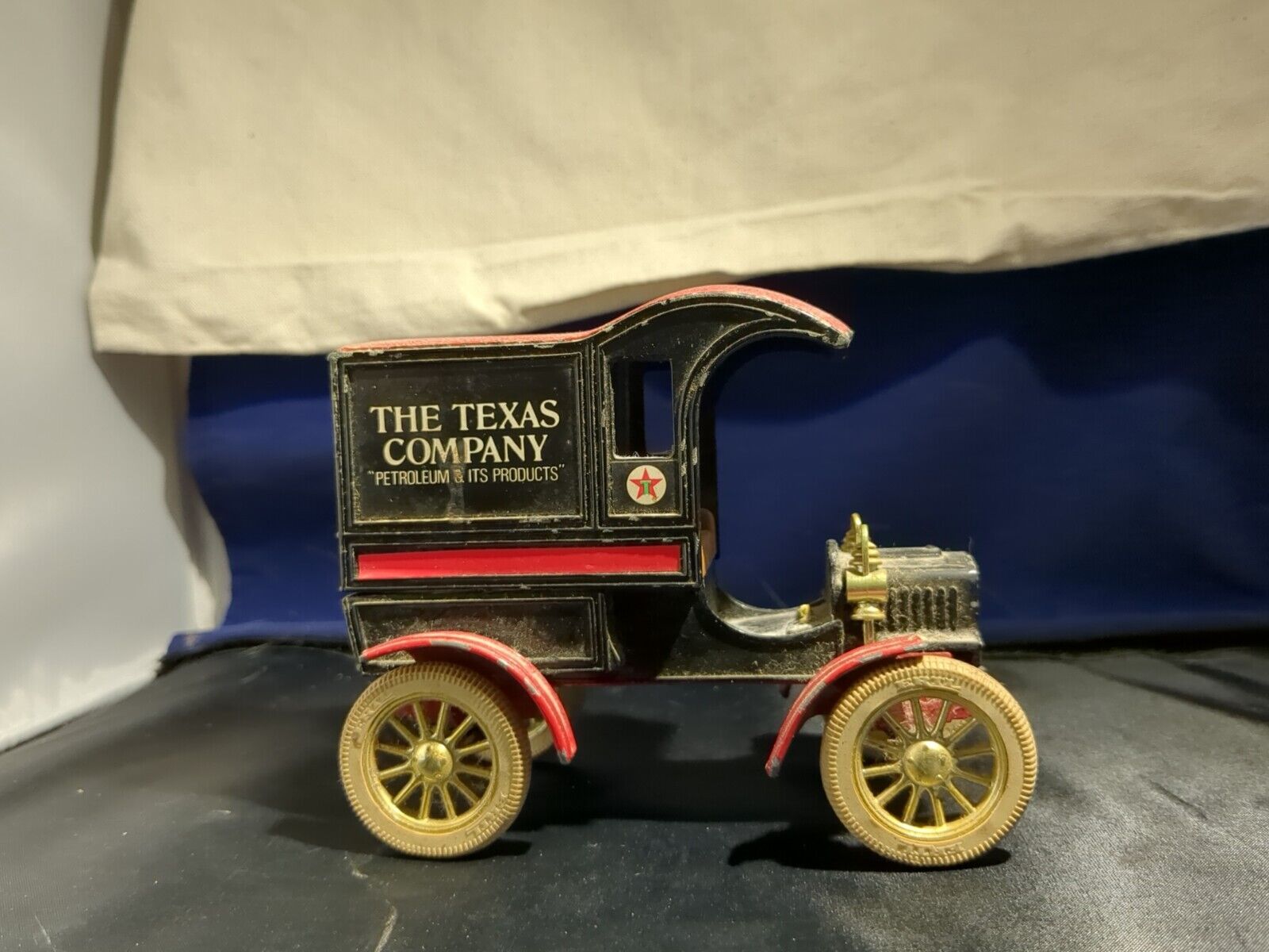 Ertl Texaco The Texas Company 1905 Ford's First Delivery Car Diecast Coin Bank