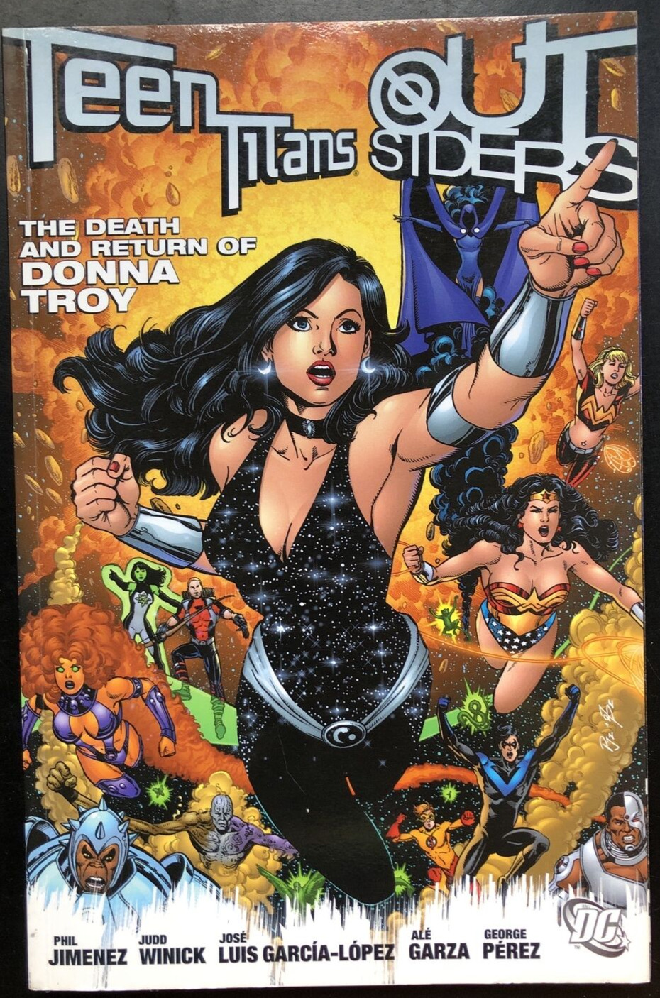 Teen Titans/Outsiders: The Death and Return of Donna Troy (DC Comics,2006)
