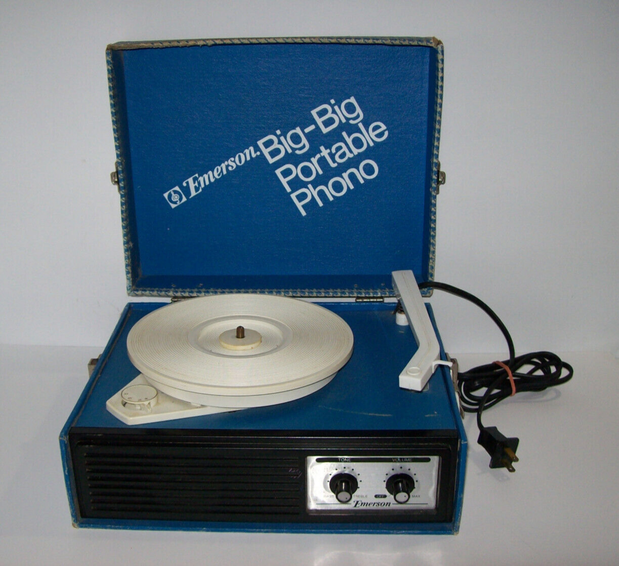 Vintage EMERSON Big-Big PORTABLE PHONO Record Player