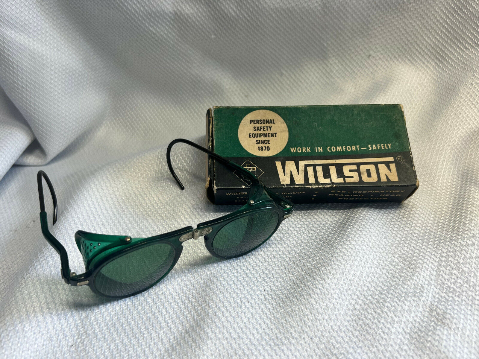 Vtg Willson Products Division Green Folding Safety Glasses In Original Box USA