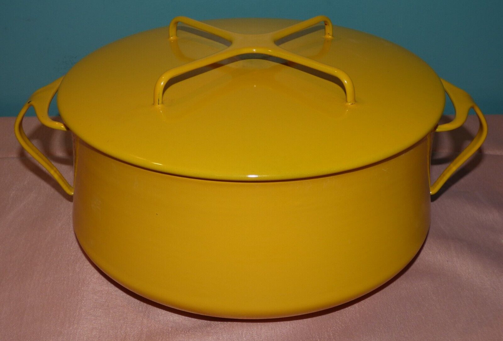 Vintage Dansk Denmark Kobenstyle 3 quart Yellow Enamel Dutch Oven, Clean
