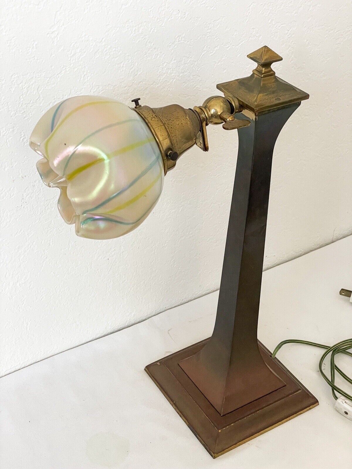 Rare Amronlite 1920’s Art Deco Desk Lamp With Candy Ruffled Blown Glass Shade