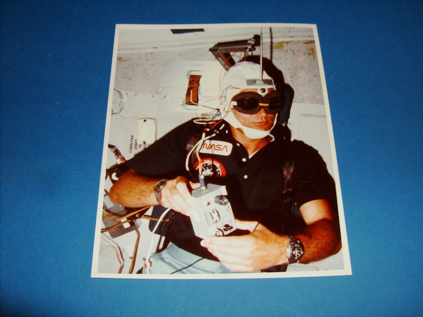 NASA SPACE SHUTTLE CHALLENGER STS-7 ONBOARD SCENE 1983 ORIGINAL PHOTO
