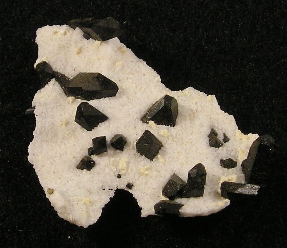 Neptunite Natrolite Crystal Specimen 5cm California USA 10.27g xtals both sides