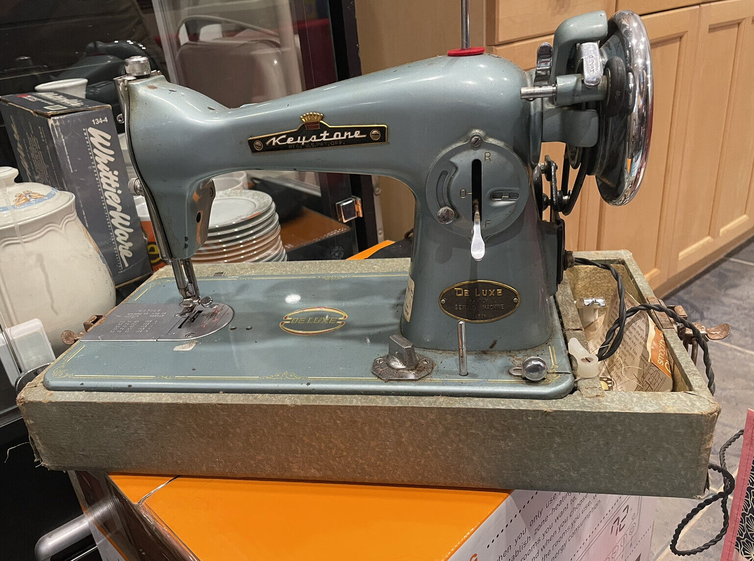 Vintage Keystone De Luxe Deluxe Family Sewing Machine Heavy Duty. Tested.