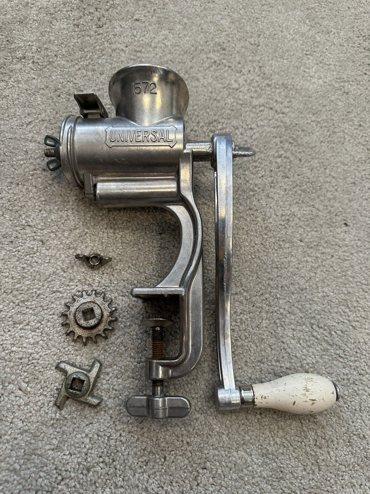 Vintage Universal No. 1572 Meat and Food Grinder w/3 Cutter Blades
