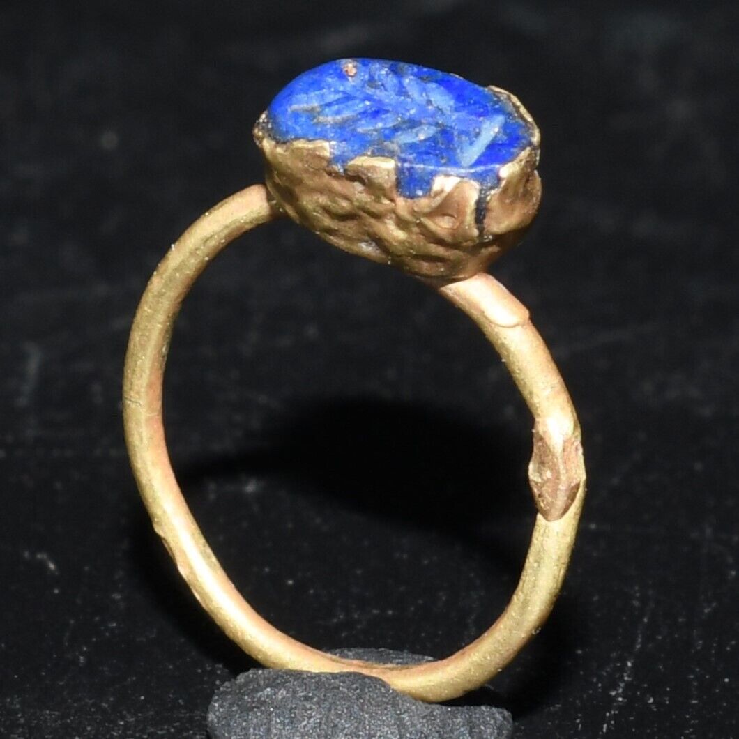 Ancient Eastern Roman Gold Baby Ring with Lapis Lazuli Intaglio 1st Century AD