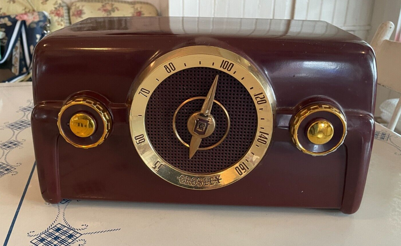 Vintage 1950 Crosley 10-138  Bakelite tabletop tube radio