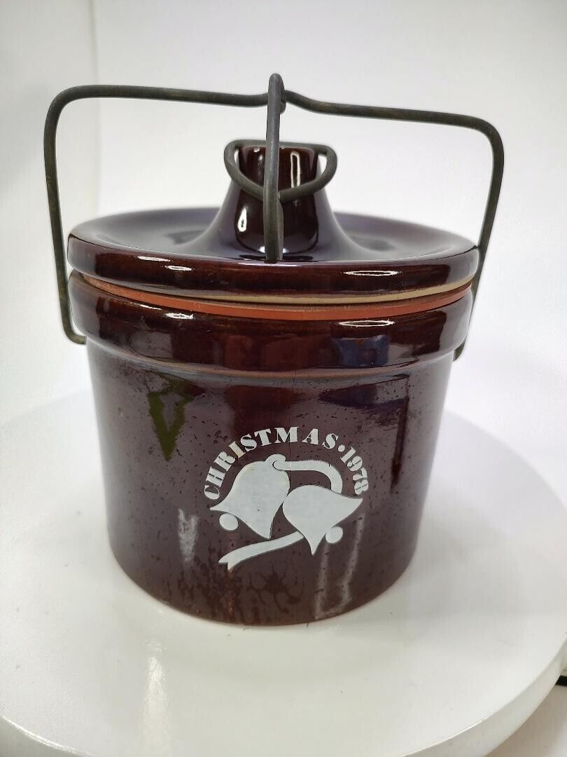 Vintage 1978Christmas Cheese Crock From Kave Kure 36o/z With Locking Lid