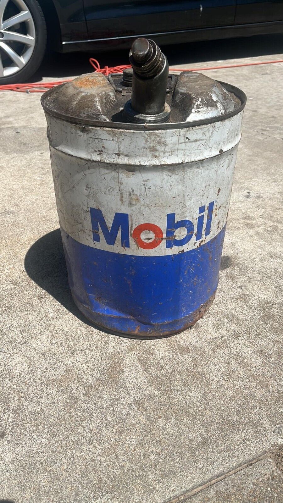 Vintage.Mobile Oil 5 Gal