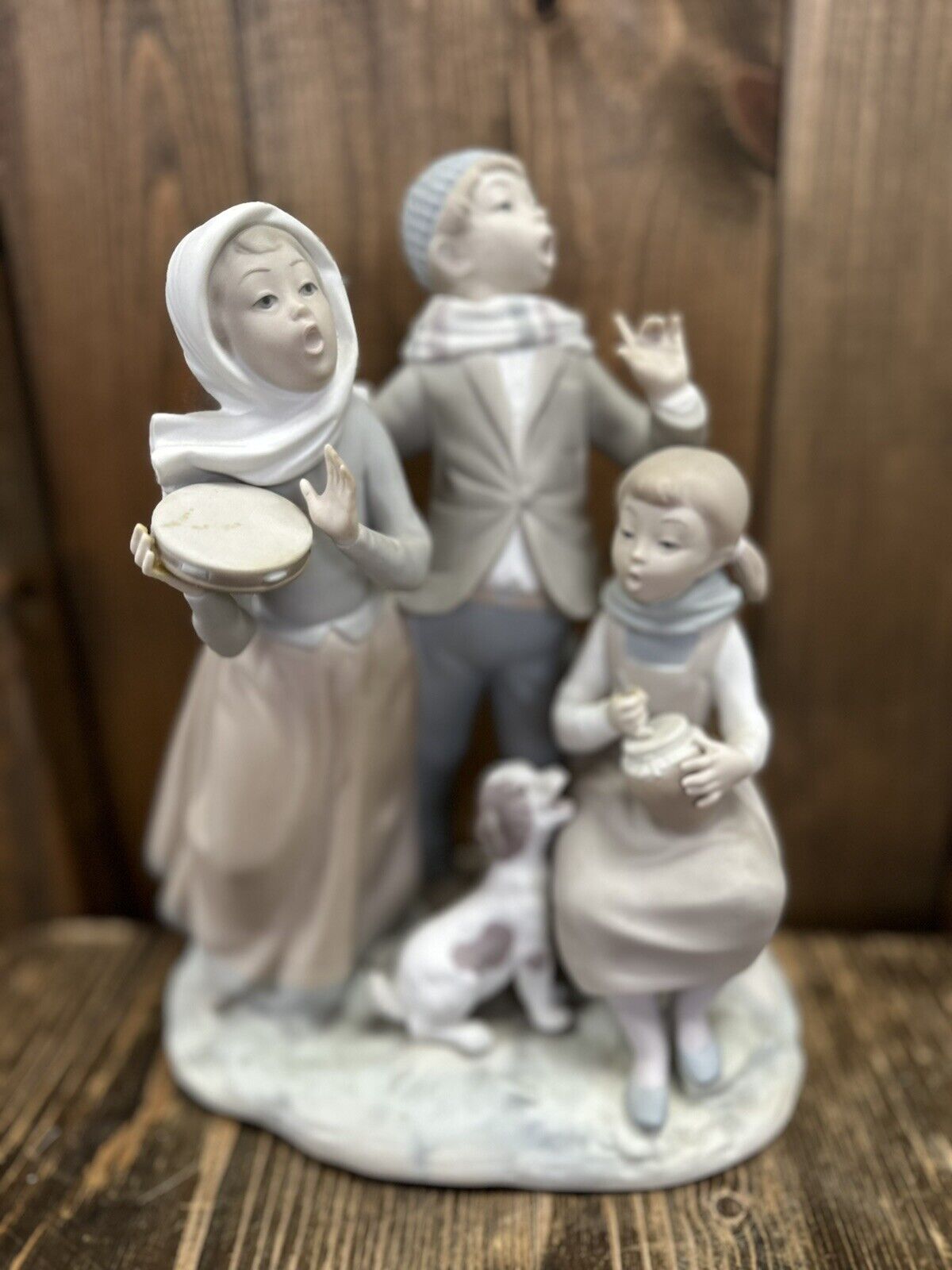 Lladro CHRISTMAS-CHRISTMAS CAROLS 1239 Glossy Porcelain Figurine
