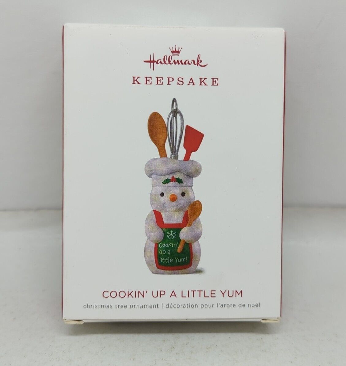 Hallmark COOKIN\' UP A LITTLE YUM 2018 Ornament Snowman Chef NEW