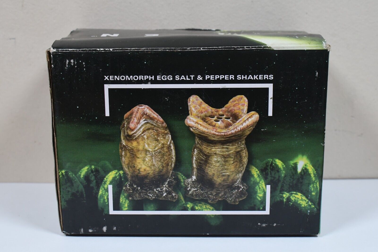 Alien Movie Xenomorph Egg Cocoon Salt & Pepper Shaker NEW in Box