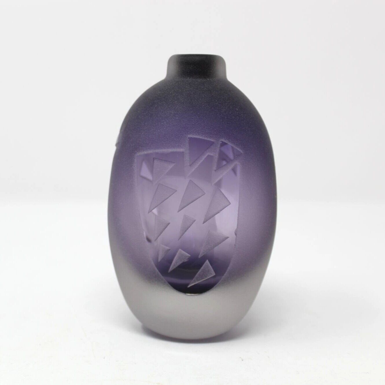GEORGIA ART GLASS HANDCRAFTED AMETHYST FROSTED CUT GLASS VASE SIGNED LORETTA EBY