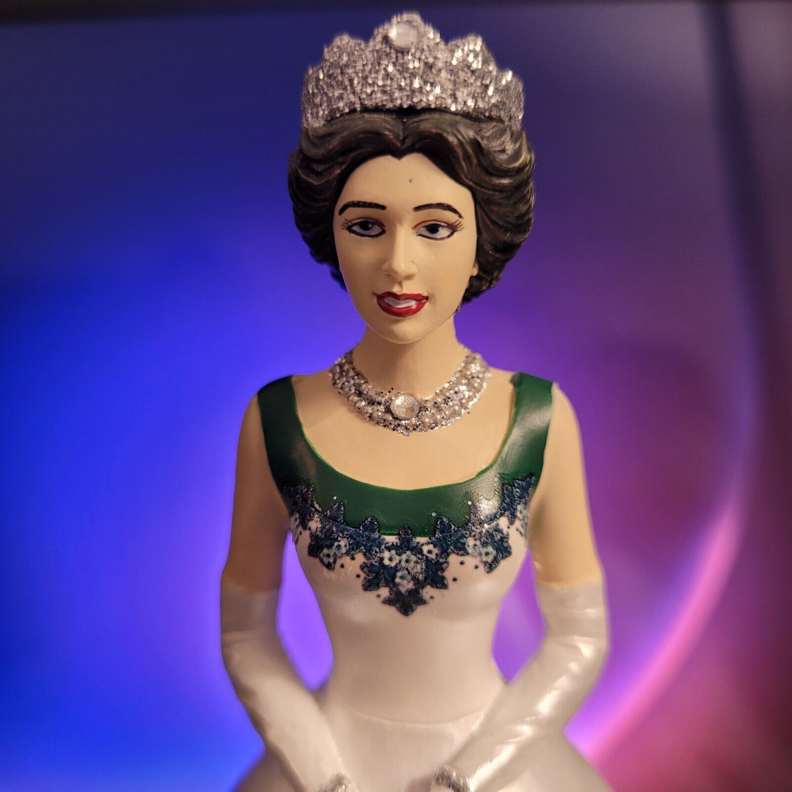 Queen Elizabeth II Royal Figurine Maple Leaf of Canada The Hamilton Collection