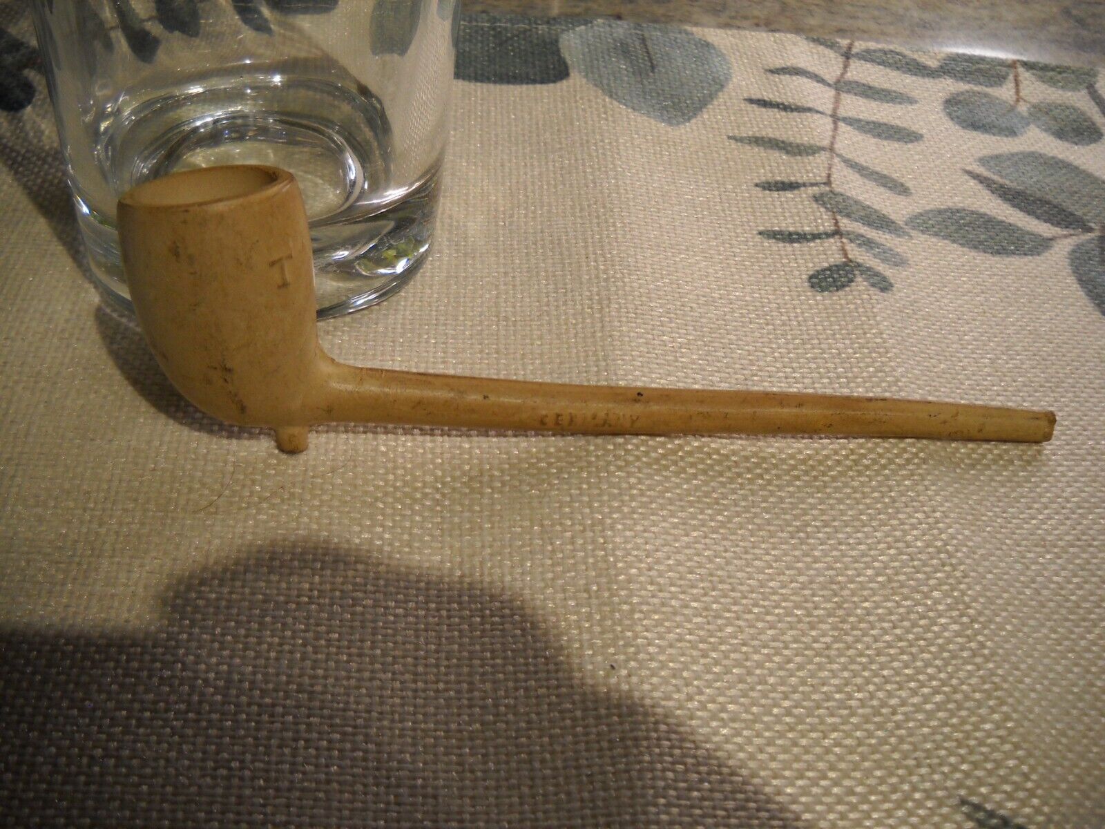 VINTAGE NEW OLD STOCK UNSMOKED GERMAN T D CLAY PIPE. 6-INCH. SEE ALL PICS.