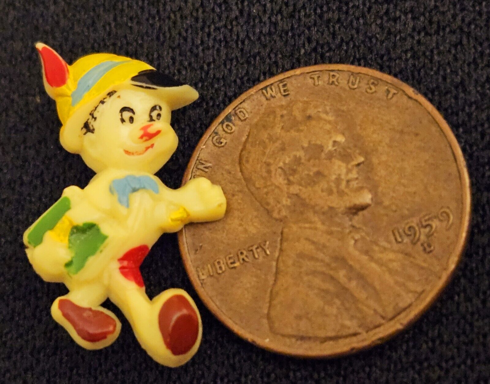 Vintage Tiny Celluloid PINOCCHIO Pinback Cracker Jack Gumball Walt Disney WDP