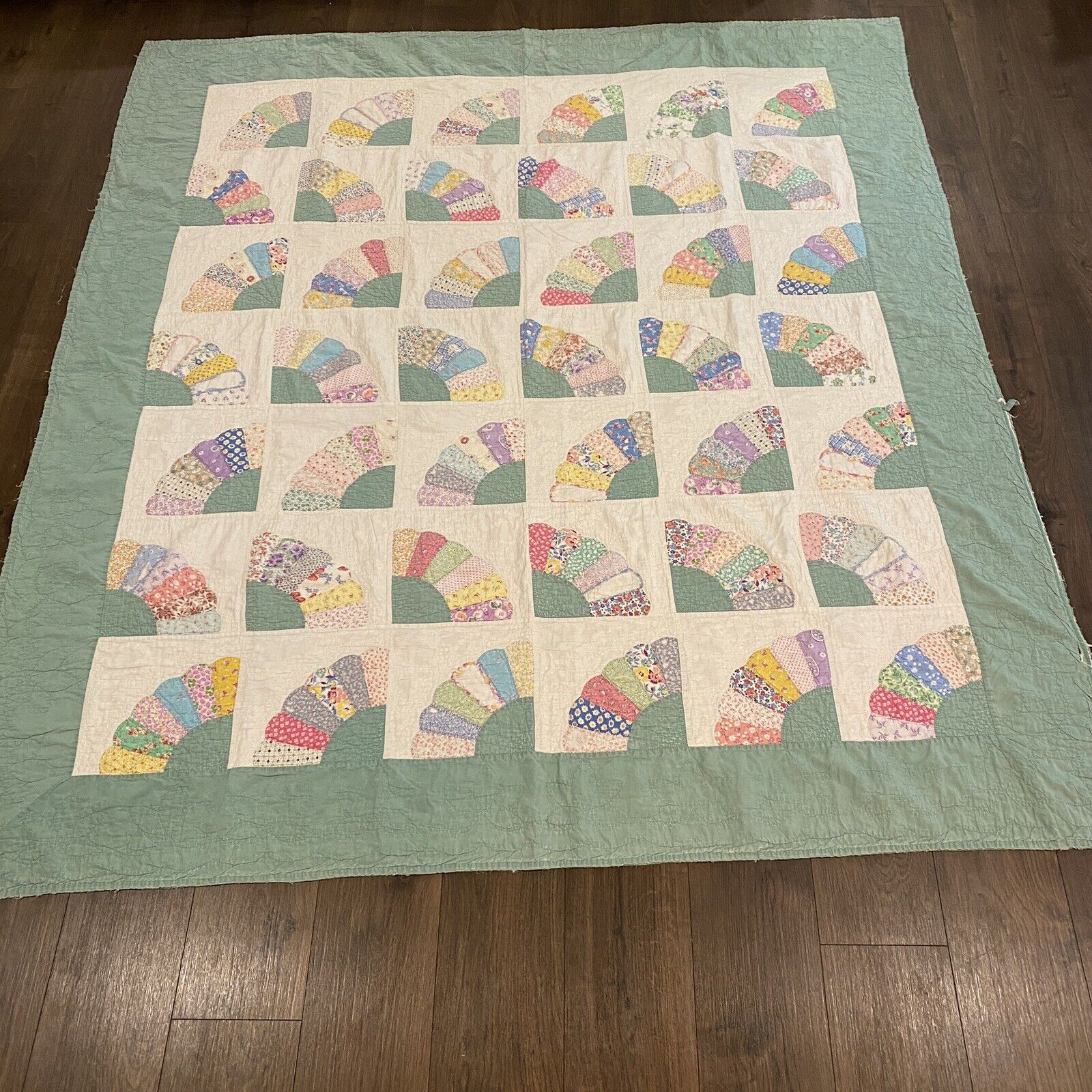 Vintage Quilt Feed Sack Fan Hand Quilted 75”x83” Farmhouse Grandmother
