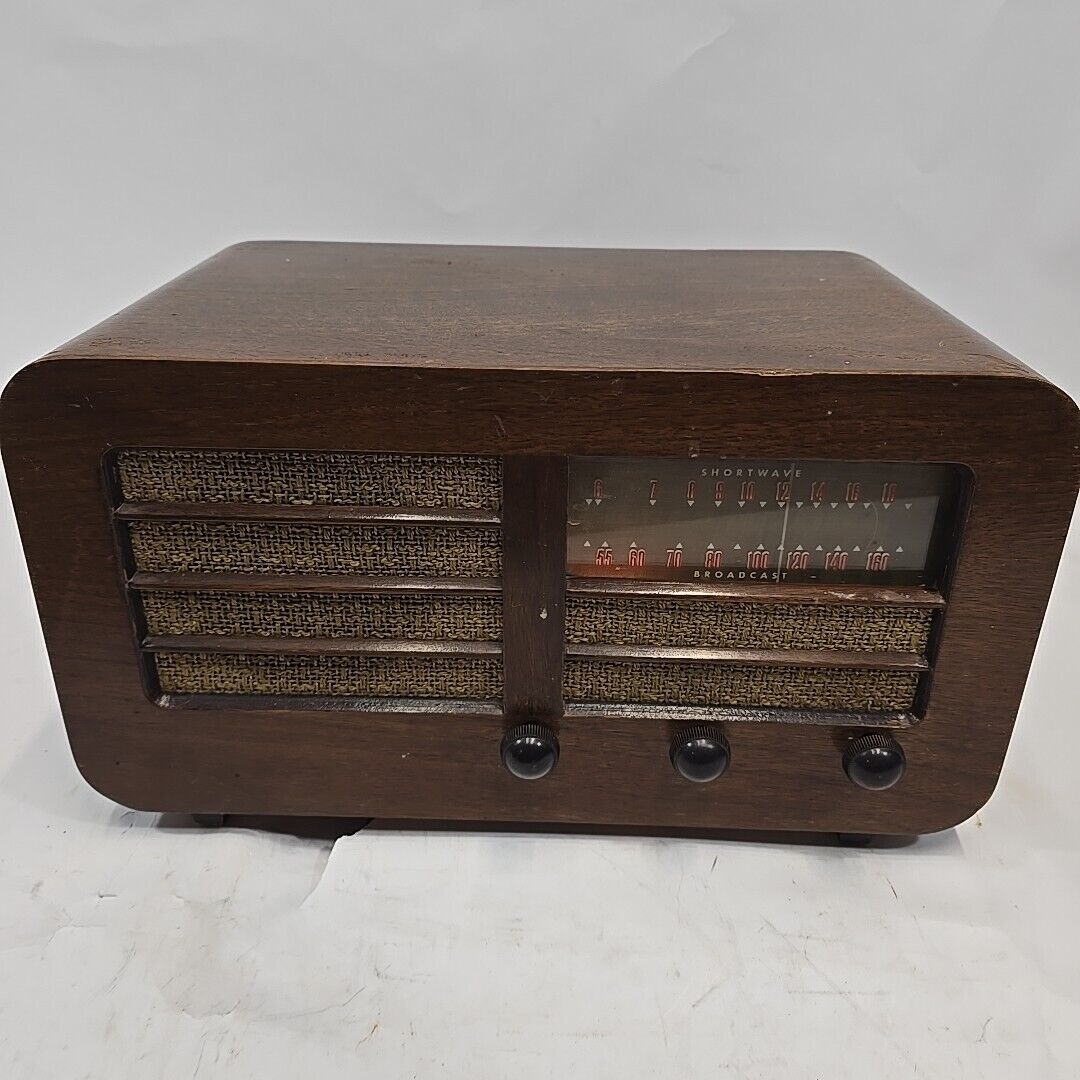 1946 Detrola Model 572 Vacuum Tube AM Shortwave Radio Wood Case Works 