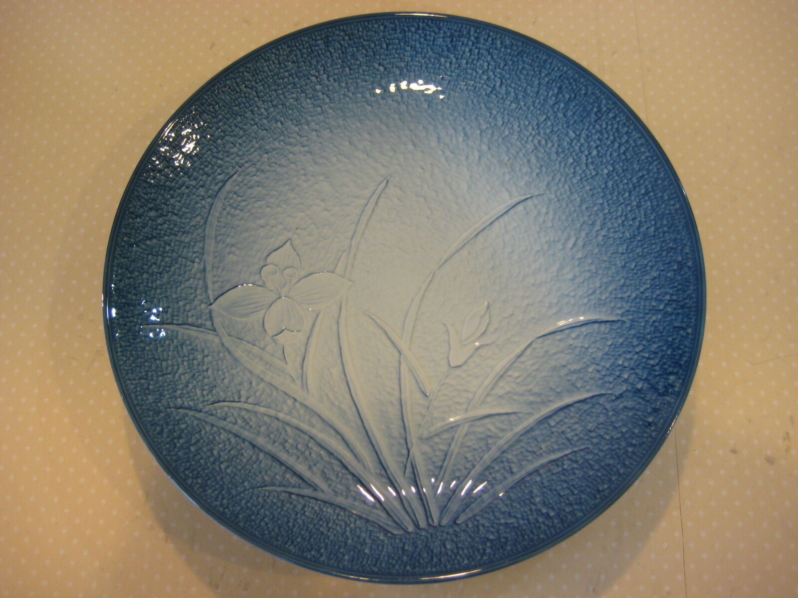 NICE JAPANESE ARITA BLUE IRIS ORCHID EMBOSSED CHARGER PLATE, 12\