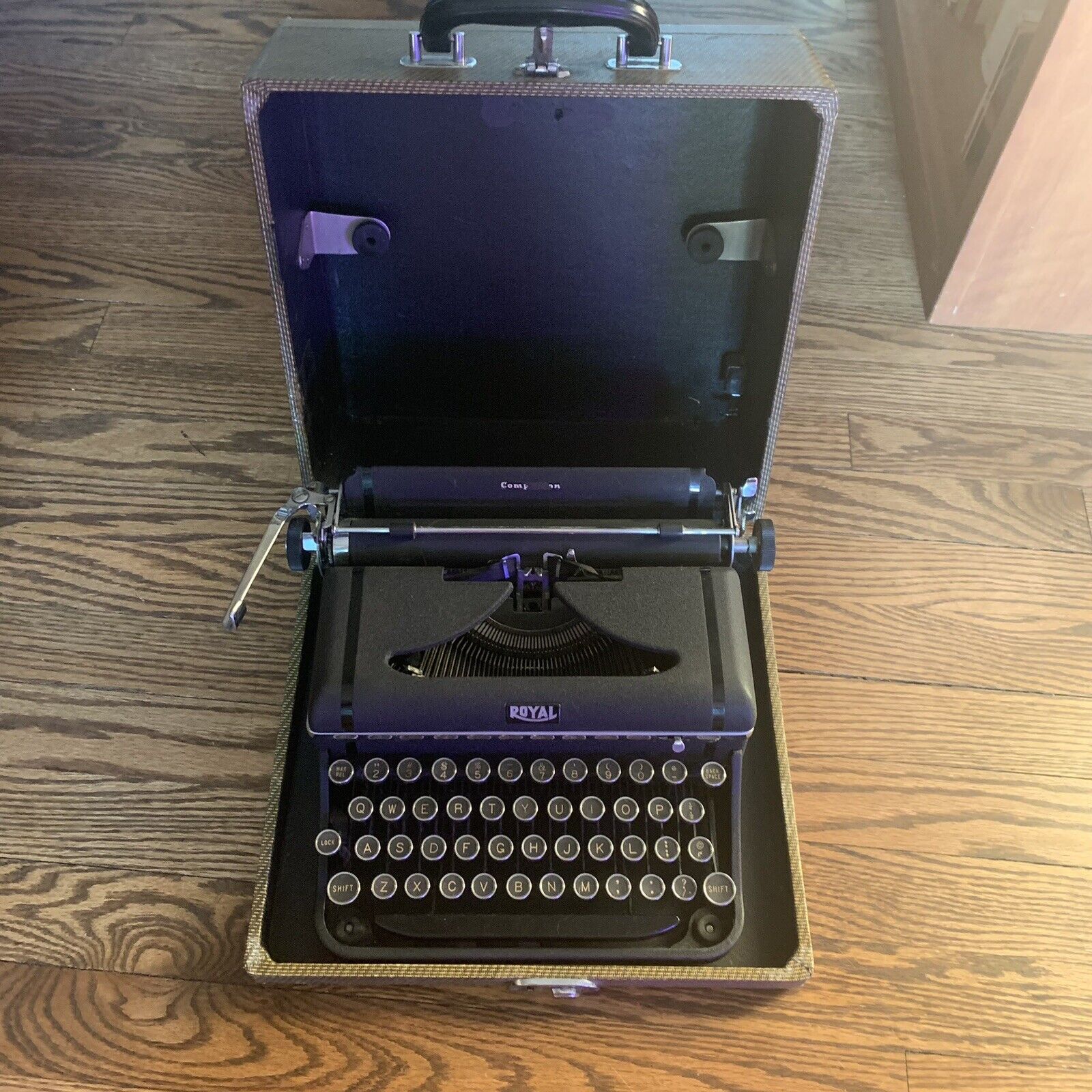 Antique Pre-WWII 1941 Royal Companion Typewriter w/ Original Tweed Case
