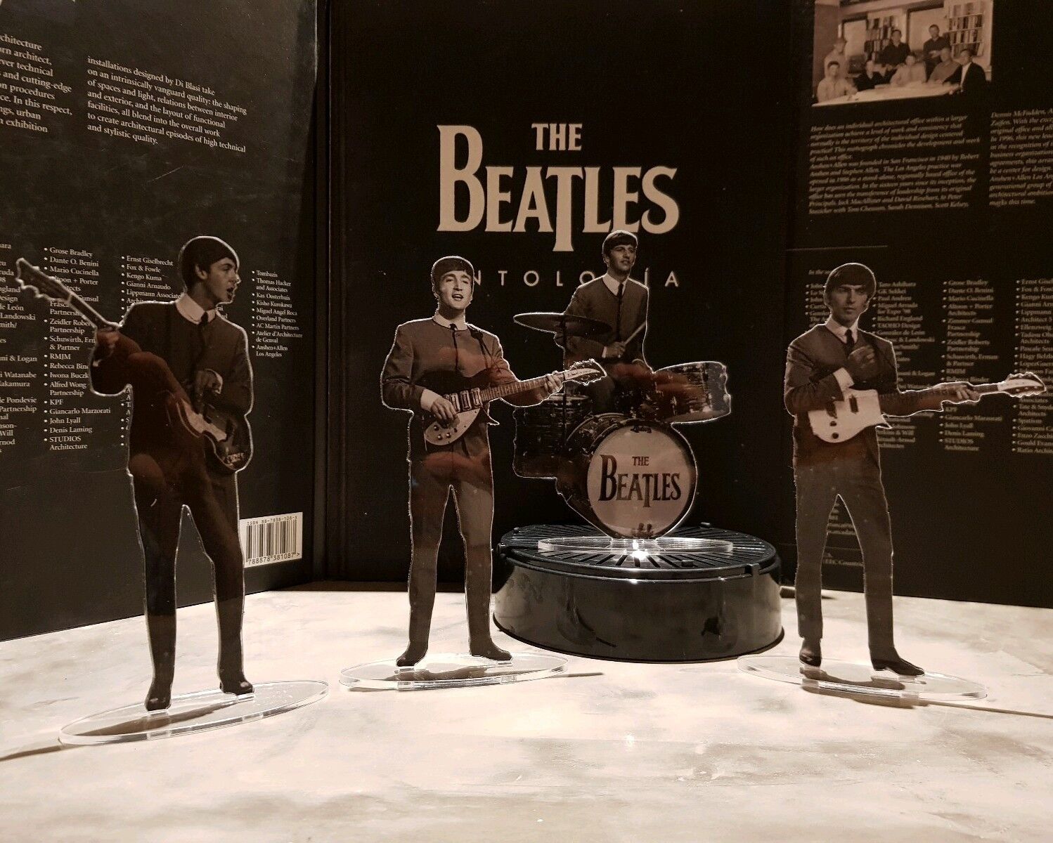 The Beatles figures cristal clear acrylic b&w. They look incredibly real