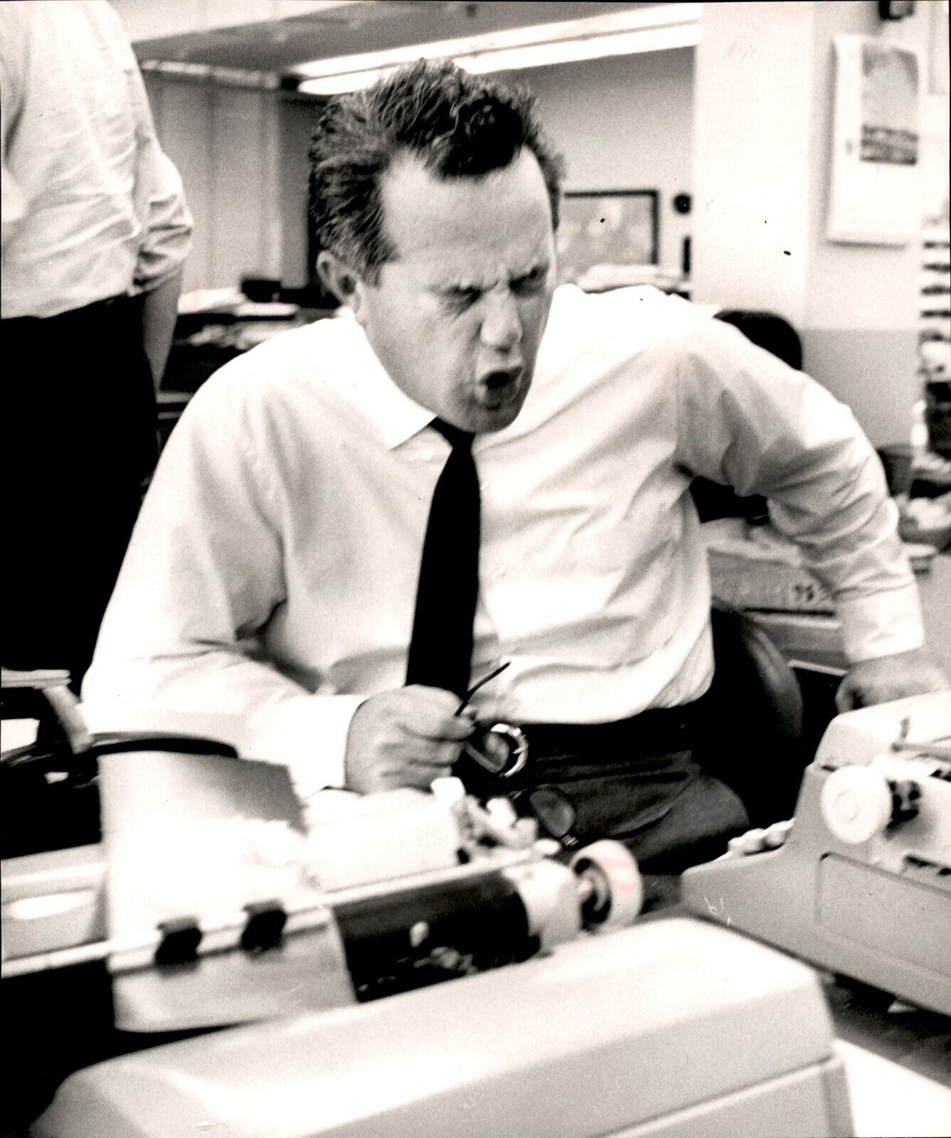 LG55 1965 Original Photo NEWS REPORTER SNEEZING AT DESK UNKNOWN HOLLYWOOD ACTOR