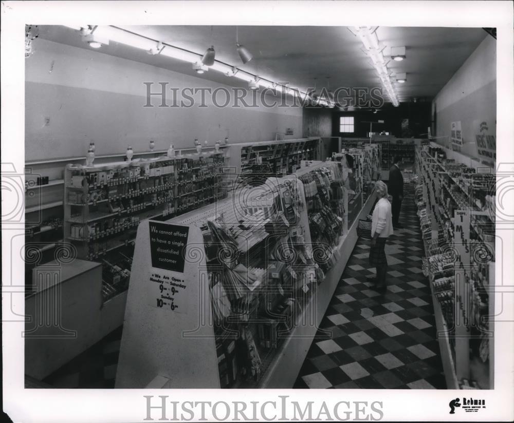 1963 Press Photo Revco Discount Drug Center minimum of frills - cva73882