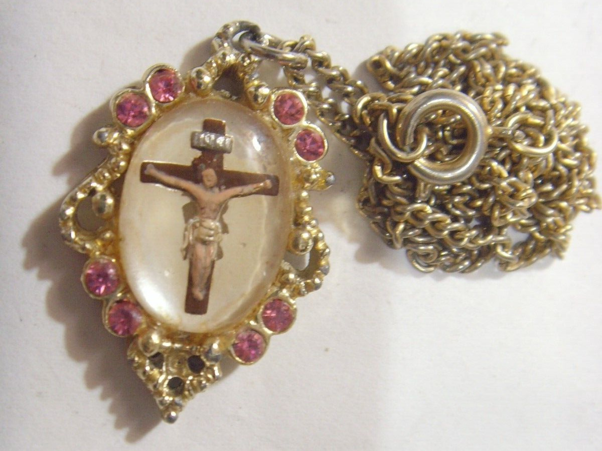 1930s antiqu catholic reverse intaglio crucifix religious pendant necklace 53104