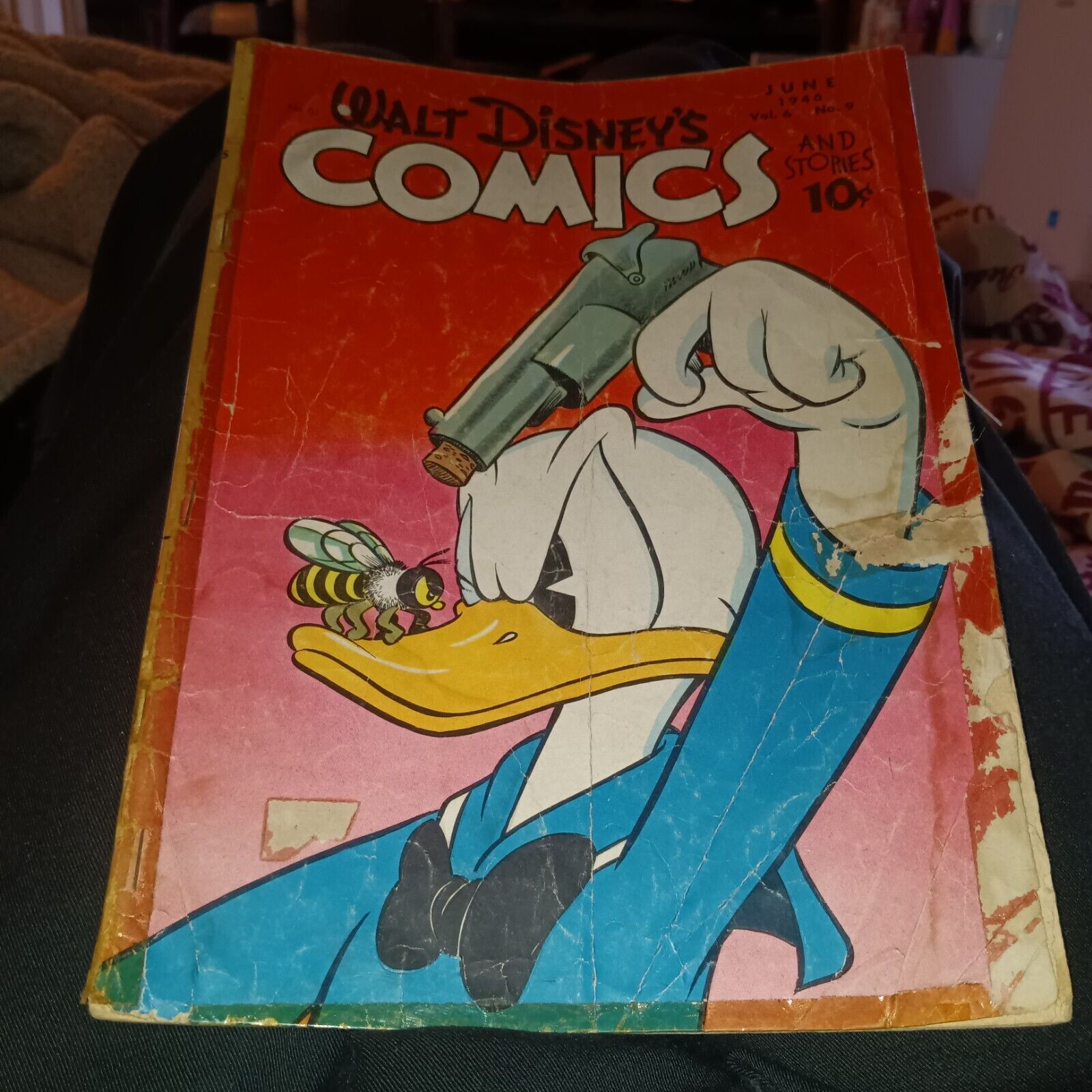 Walt Disney\'s Comics & Stories #69 Golden Age 1946 Pre-code Violence Gun Cover