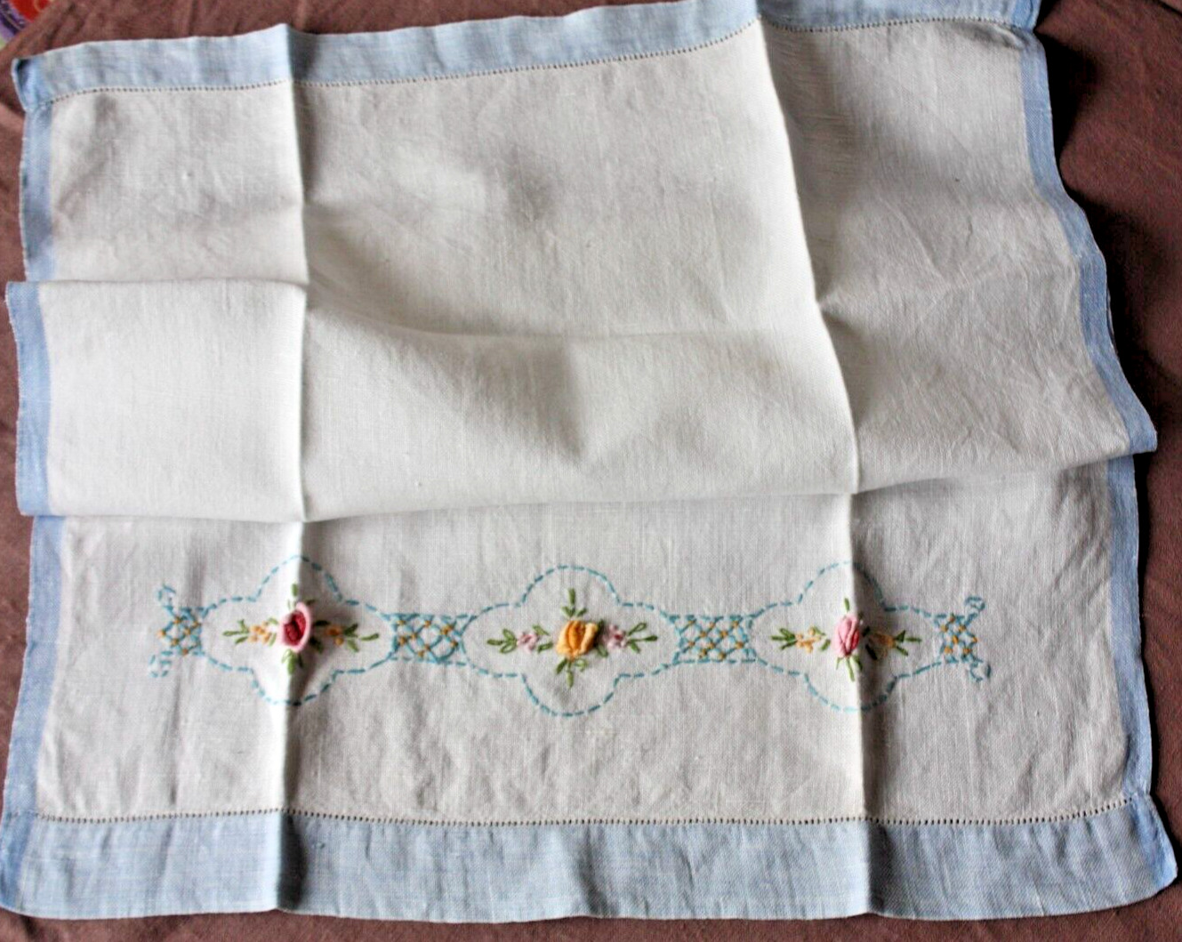 2  Vintage 1930s/40s Cottage Shabby Chic Embroidered Linen Guest/Tea Towels