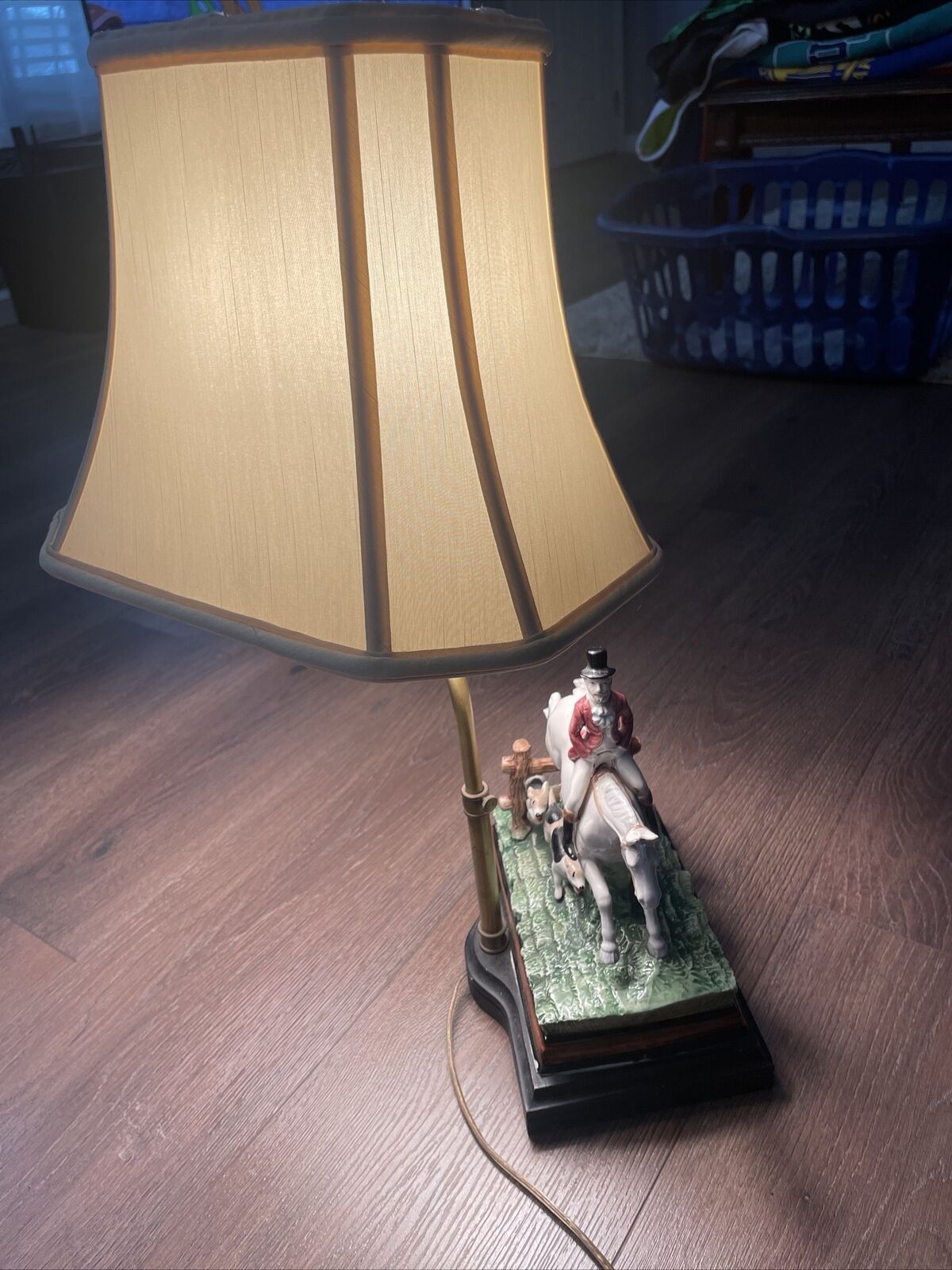 RARE Vintage English Fox Huntmaster On Horseback Sculpted Lamp With Shade