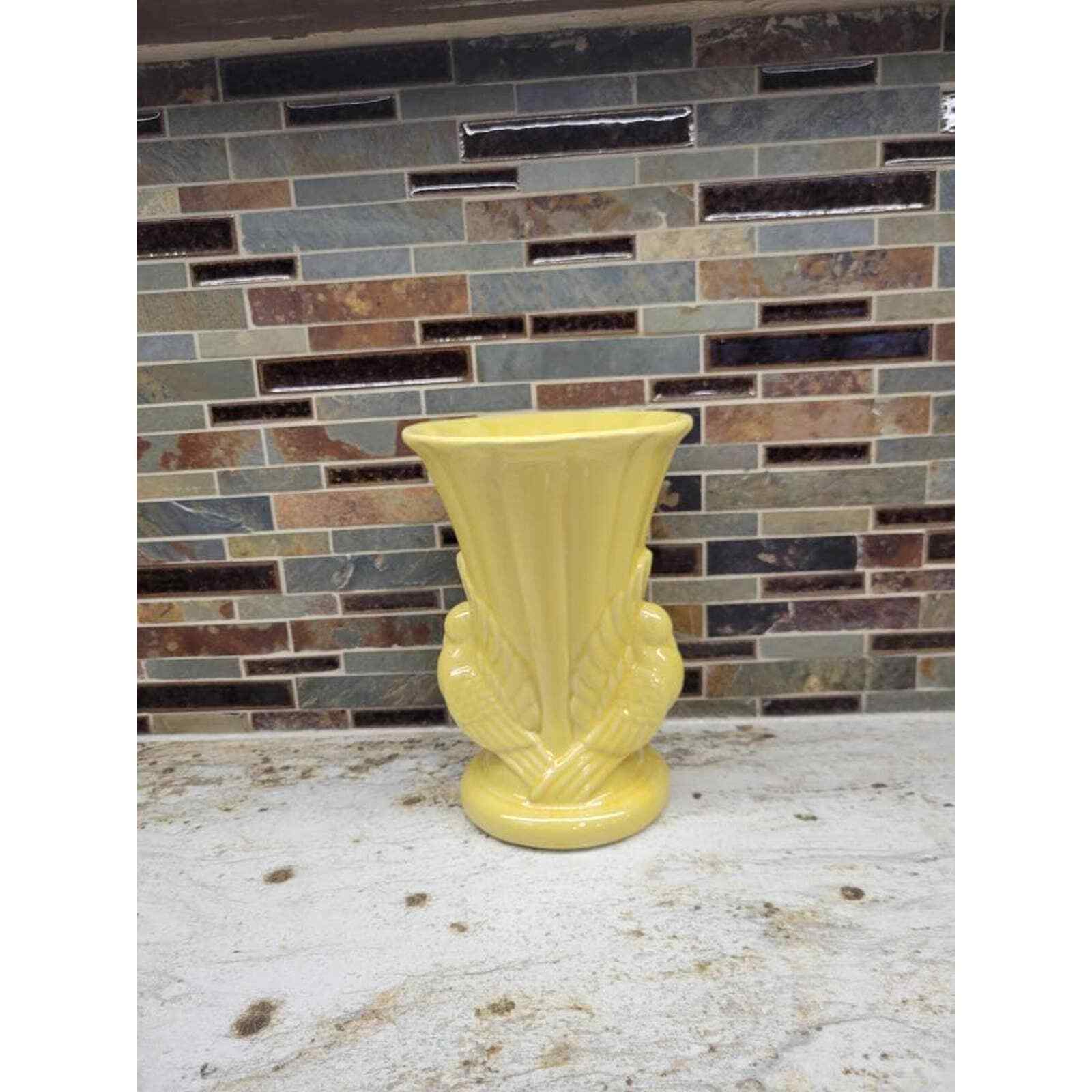Vintage Sunshine Yellow Shawnee Vase, Double Doves, USA 829
