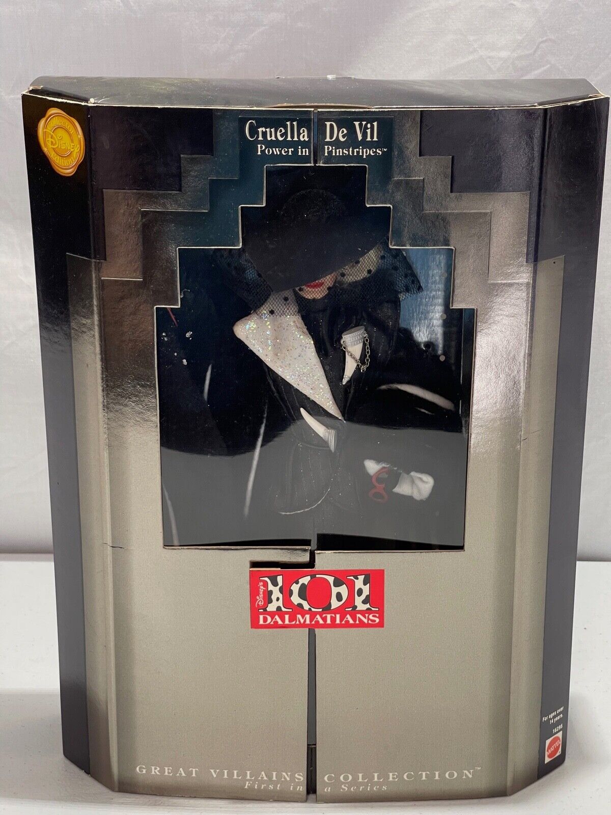 Cruella De Vil Power in Pinstripes Disney Great Villans Collection  New B7 12