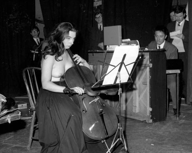 Charlotte Moorman American Cellist Avant-Garde Musican In Ny 1967 OLD PHOTO 2
