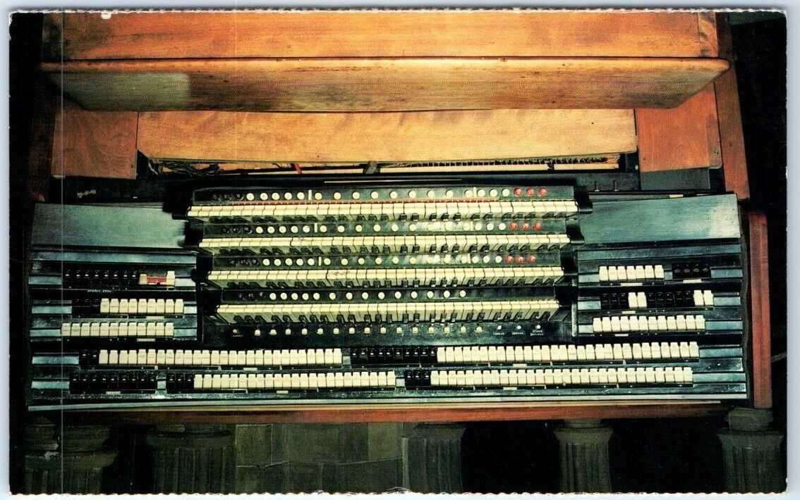 The World Famous Hammond Organ, Hammond Castle Museum, Gloucester, Massachusetts